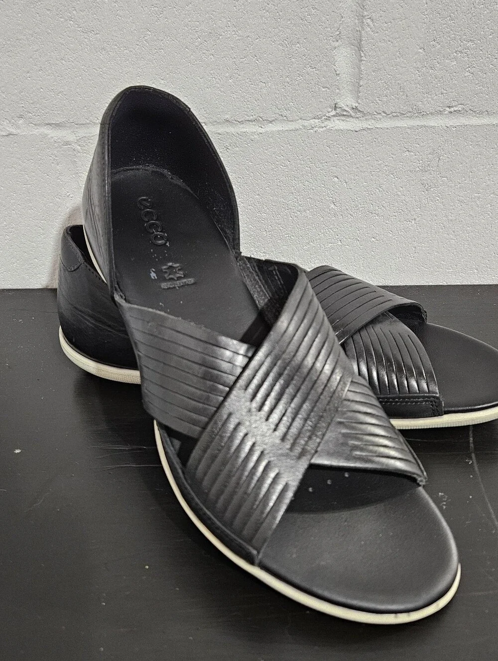 ECCO Black Leather Cross Strap Sandals Women's Comfort Slide Closed Heel Size 12